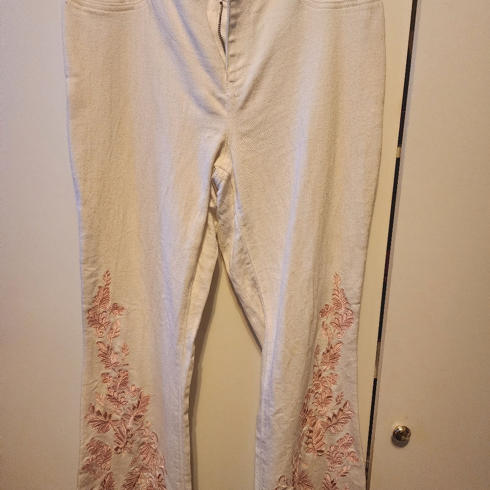 White denim jeans
